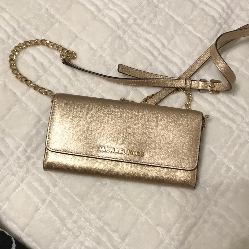 Jet set travel wallet on chain